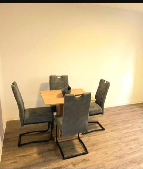 City Apartment Duisburg 2#Netflix &Wlan &Kingsize Bett & Kaffee Maschine & Central & 500M Innenhafen & 2 Min U Bahn المظهر الخارجي الصورة