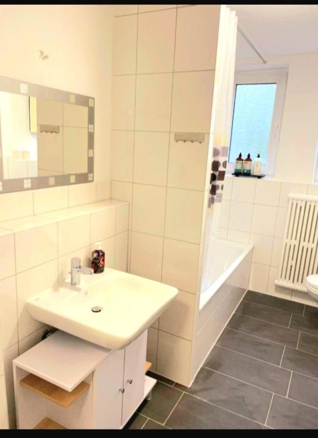 City Apartment Duisburg 2#Netflix &Wlan &Kingsize Bett & Kaffee Maschine & Central & 500M Innenhafen & 2 Min U Bahn المظهر الخارجي الصورة