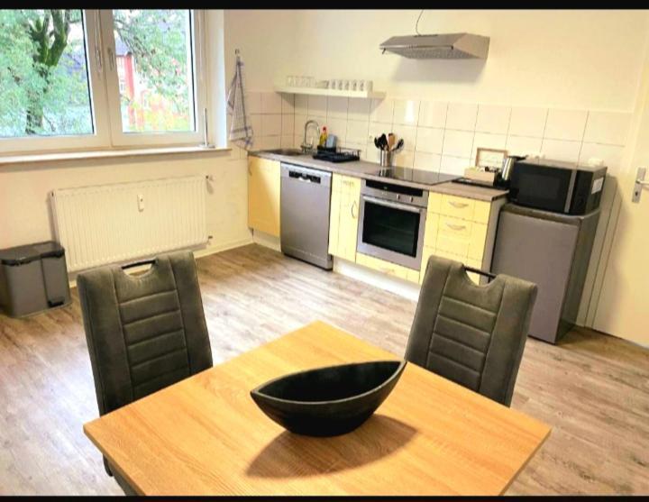City Apartment Duisburg 2#Netflix &Wlan &Kingsize Bett & Kaffee Maschine & Central & 500M Innenhafen & 2 Min U Bahn المظهر الخارجي الصورة