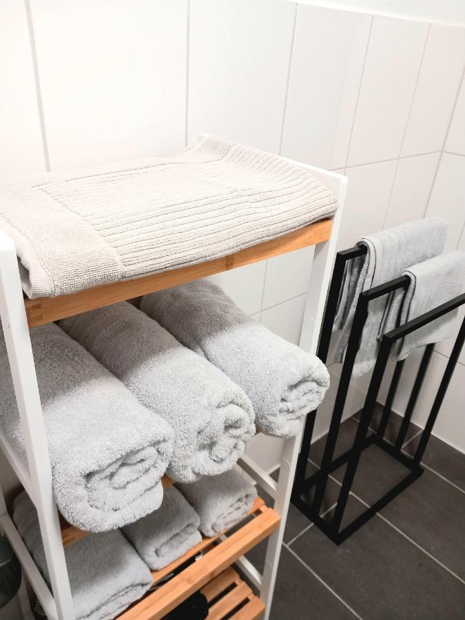 City Apartment Duisburg 2#Netflix &Wlan &Kingsize Bett & Kaffee Maschine & Central & 500M Innenhafen & 2 Min U Bahn المظهر الخارجي الصورة