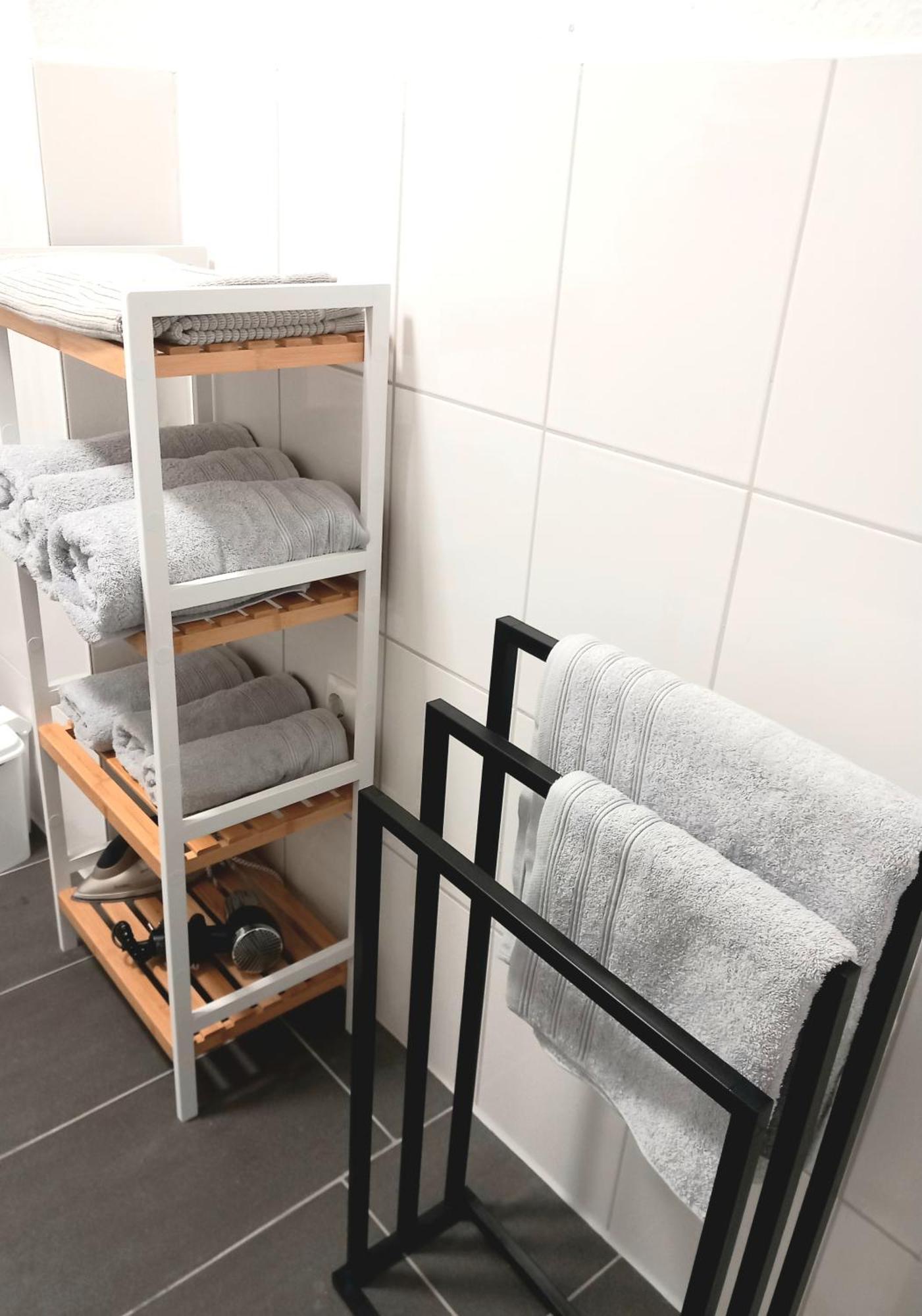City Apartment Duisburg 2#Netflix &Wlan &Kingsize Bett & Kaffee Maschine & Central & 500M Innenhafen & 2 Min U Bahn المظهر الخارجي الصورة